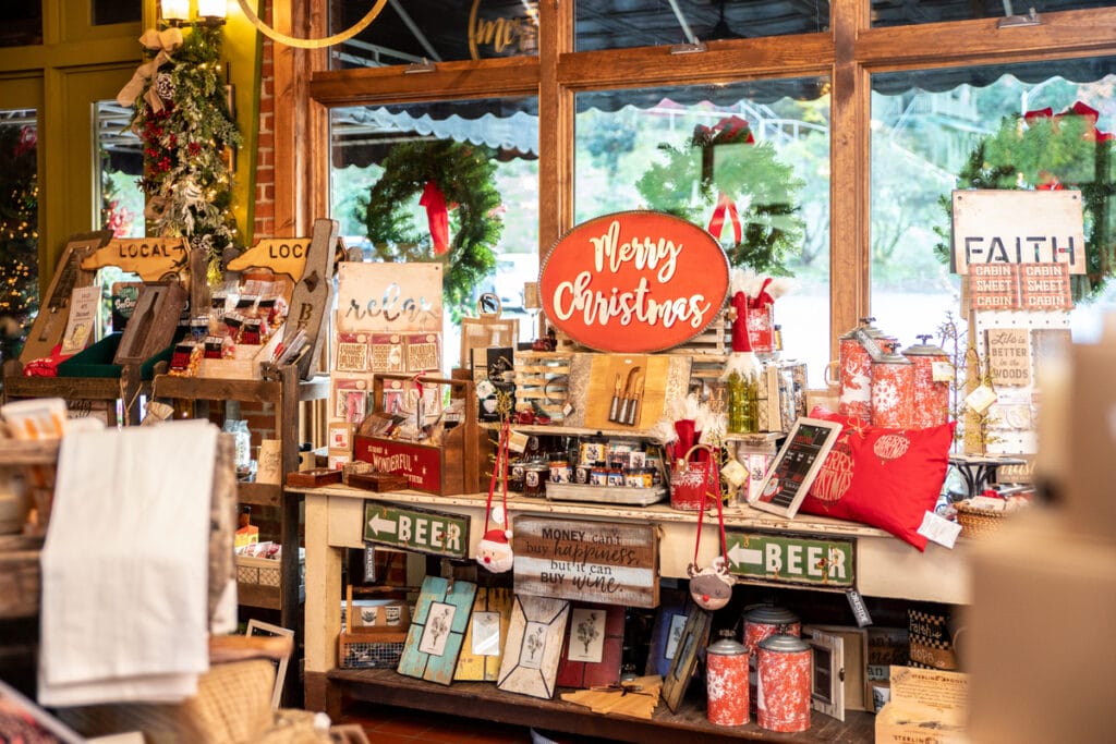 Robbinsville NC Cabins: Tapoco Lodge Gift Shop