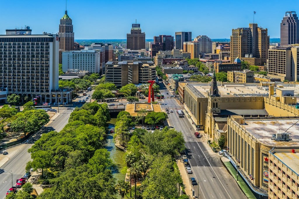 san antonio skyline near boutique hotels texas