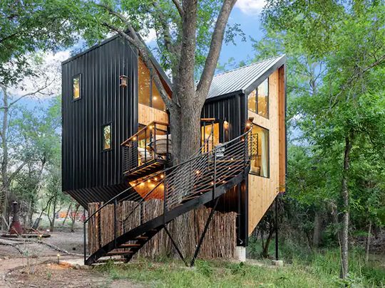 monarch treehouse rentals in texas