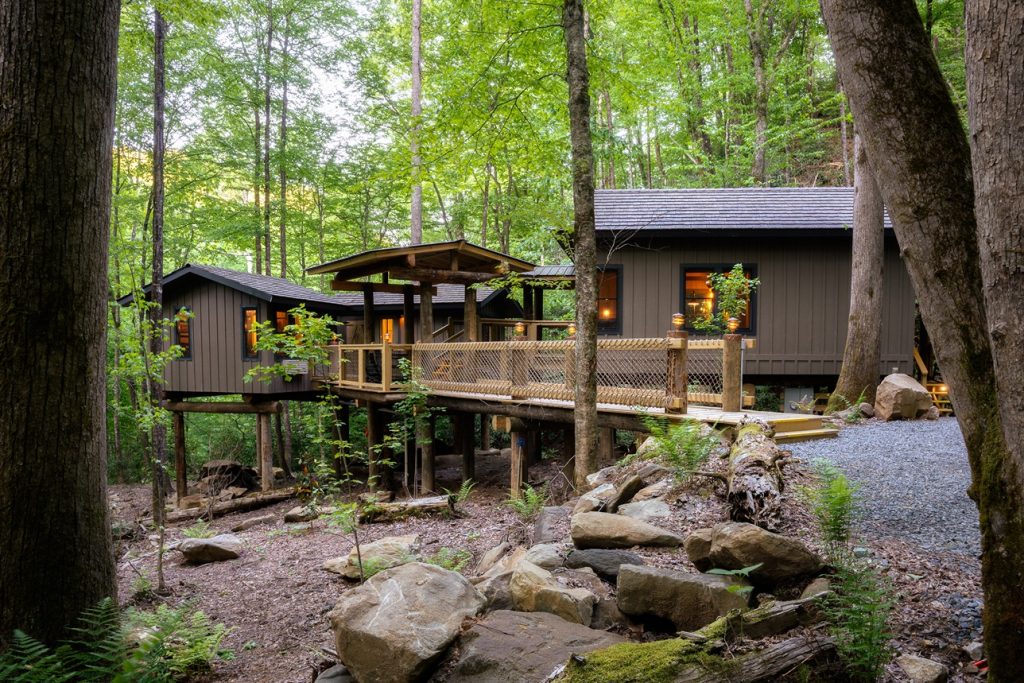 Huffman Creek Retreat rooms, cabins