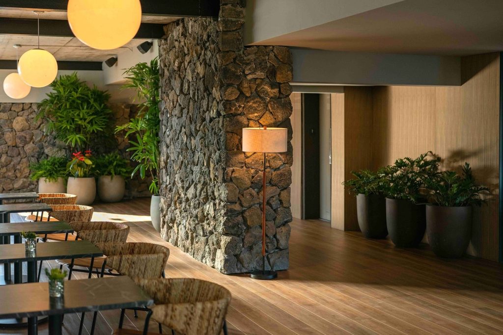 Pacific 19 lobby Best Inexpensive Honeymoon Spots near royal kona resort