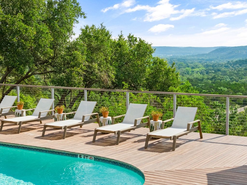 valley overlook at pool