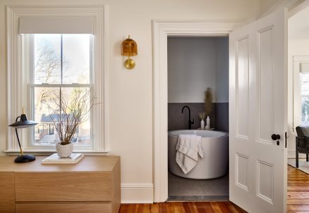 King Fireplace Suite with Soaking Tub