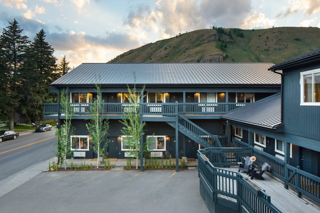 Anvil Hotel & Cache House exterior: Jackson Hole Romantic Hotels