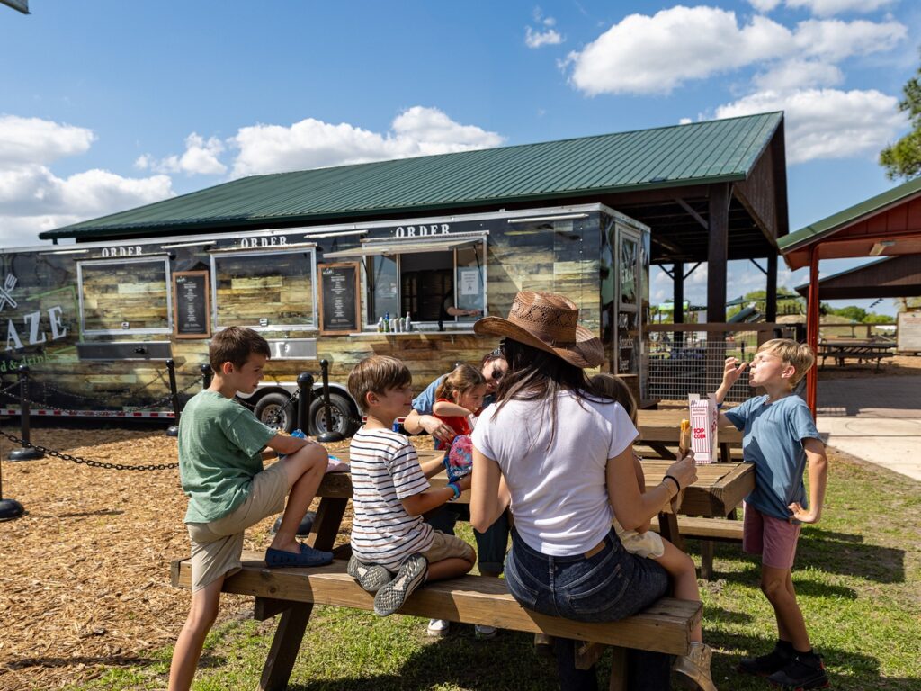 kids picnicking 