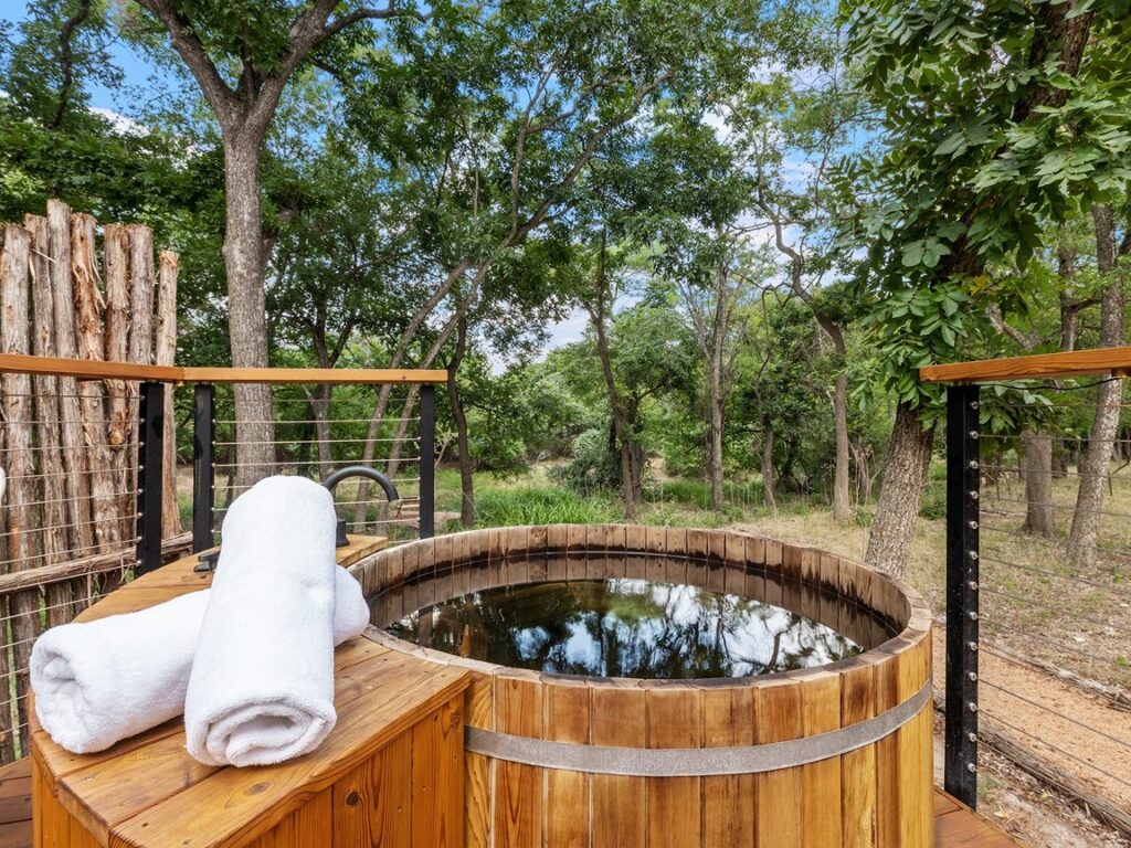 cedar wood hot tub